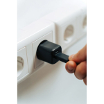 Chargeur double en plastique recyclé avec prise européenne 20W couleur noir vue d'ambiance 2