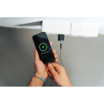Chargeur double en plastique recyclé avec prise européenne 20W couleur noir vue d'ambience 3