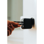 Chargeur ultra-rapide pour plusieurs pays avec 3 sorties 70W couleur noir vue d'ambiance 2