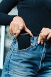 Powerbank écologique pour 2 appareils avec indicateur de charge 20W couleur noir vue d'ambiance 2