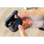 Écouteurs sans fil avec écran tactile et fonction appel couleur noir vue d'ambiance 2