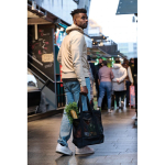 Élégant sac isotherme 2 en 1 en RPET avec doublure PEVA 20L couleur noir vue d'ambiance 2