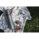 Bouteille thermique en acier inoxydable avec anse Black+Blum 500ml couleur turquoise vue d'ambiance