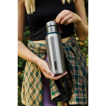 Bouteille thermique en acier inoxydable avec anse Black+Blum 500ml couleur turquoise vue d'ambiance 2
