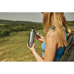 Bouteille isotherme publicitaire en acier inoxydable Black+Blum 500 ml couleur vert olive vue d'ambiance 4