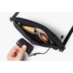 Sac bandoulière spacieux en RPET avec poignée réglable 3,5L Bellroy couleur noir cinquième vue