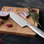 Set de couteaux de cuisine en acier inoxydable haut de gamme Boska couleur argenté brillant vue d'ambience 3