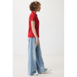 Polo femme coupe décontractée en coton piqué recyclé 220 g/m² Iqoniq couleur rouge quatrième vue avec modèle