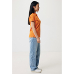 Polo femme coupe décontractée en coton piqué recyclé 220 g/m² Iqoniq couleur orange troisième vue avec modèle