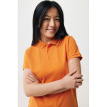 Polo femme coupe décontractée en coton piqué recyclé 220 g/m² Iqoniq couleur orange cinquième vue avec modèle
