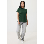 Polo femme coupe décontractée en coton piqué recyclé 220 g/m² Iqoniq couleur vert forêt vue avec modèle