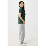 Polo femme coupe décontractée en coton piqué recyclé 220 g/m² Iqoniq couleur vert forêt troisième vue avec modèle