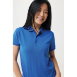 Polo femme coupe décontractée en coton piqué recyclé 220 g/m² Iqoniq couleur bleu roi cinquième vue avec modèle