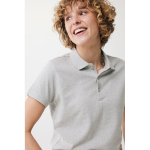 Polo femme coupe décontractée en coton piqué recyclé 220 g/m² Iqoniq couleur gris clair cinquième vue avec modèle