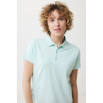 Polo femme coupe décontractée en coton piqué recyclé 220 g/m² Iqoniq couleur vert menthe cinquième vue avec modèle