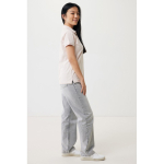 Polo femme coupe décontractée en coton piqué recyclé 220 g/m² Iqoniq couleur rose clair  troisième vue avec modèle