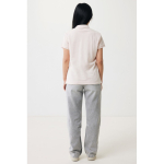 Polo femme coupe décontractée en coton piqué recyclé 220 g/m² Iqoniq couleur rose clair  quatrième vue avec modèle