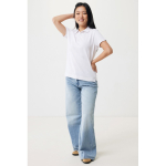 Polo femme coupe décontractée en coton piqué recyclé 220 g/m² Iqoniq couleur blanc cassé vue avec modèle