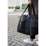 Sac en polyester recyclé avec poches internes et externes couleur noir vue d'ambiance 4