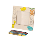 Cadre photo en bois avec dessins d’animaux à colorier et des crayons  troisième vue
