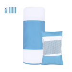 Serviette de plage avec housse et poche imperméable en coin 200 g/m² couleur bleu ciel première vue