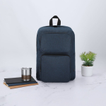 Sac à dos en polyester RPET doux pour tablette et ordinateur 15'' couleur bleu marine vue d'ambiance