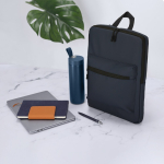Sac à dos pour ordinateur en PU souple avec poche frontale 15'' couleur bleu marine vue d'ambiance