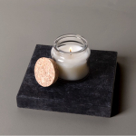 Bougie avec un parfum de musc et un couvercle en liège couleur gris sixième vue