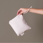 Trousse de toilette en coton recyclé avec bracelet en corde première vue