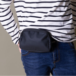Sac bandoulière en similicuir avec une poche extérieure à l'arrière troisième vue