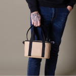 Sac isotherme personnel en similicuir avec double anse ajustable couleur beige cinquième vue