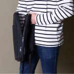 Sac à dos en PU avec fermeture éclair et poche extérieure couleur noir vue détail 4