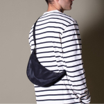 Sac bandoulière en polyester avec anse ajustable pour l'épaule troisième vue