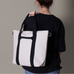 Sac en similicuir au toucher doux avec double anse noire deuxième vue