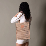 Sac en papier de jute avec poignées et écusson en cuir première vue