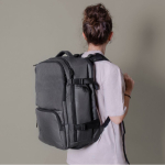 Sac à dos en polyester RPET multi-poches avec un rangement chaussures couleur gris vue détail 3