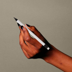 Stylo à bille éternel fabriqué à partir de cartons de lait recyclés couleur blanc quatrième vue