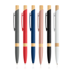 Stylo en aluminium recyclé avec détails en bambou à encre bleue vue plusieurs couleurs