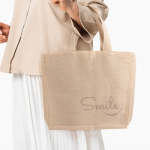 Grand sac écologique idéal pour les courses, fabriqué en jute vue d'ambiance