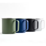 Tasse en acier inoxydable recyclé au design moderne avec anse, 400 ml vue d'ambiance