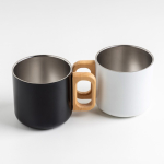 Tasse à double paroi en acier inoxydable avec anse en bois, 350 ml vue d'ambiance