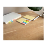 Notes adhésives avec papiers de différentes tailles et couleurs quatrième vue