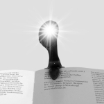 Lampe rechargeable et marque-page flexible pour livres couleur noir deuxième vue