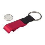 Porte-clés en métal avec décapsuleur et jeton chariot de supermarché couleur rouge première vue