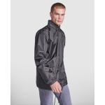 Imperméable unisexe avec capuche 70 g/m² Roly Direct Escocia couleur rouge quatrième vue d'usage