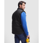 Gilet de travail en polyester et coton 200 g/m² Roly Almanzor couleur rouge cinquième vue d'usage