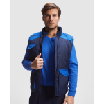 Gilet de travail multi-poches 200 g/m² Roly Armada couleur bleu roi quatrième vue d'usage