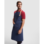 Tablier de travail long en coton 250 g/m² Roly Batali couleur bleu jean quatrième vue d'usage