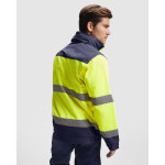 Parka haute visibilité imperméable 400 g/m² Roly Epsylon couleur jaune fluorescent quatrième vue d'usage