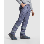 Pantalon de travail long haute visibilité 240 g/m² Roly Daily HV couleur gris taupe troisième vue d'usage